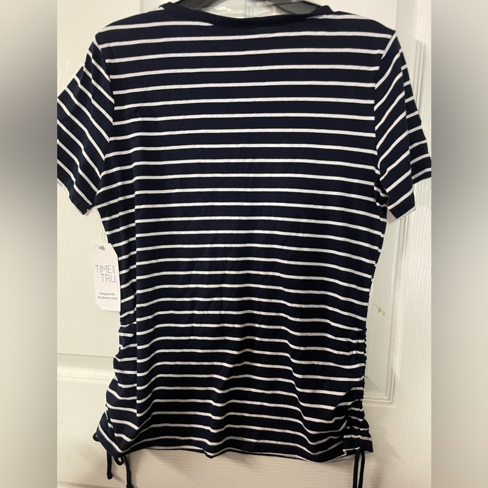 🔴 3/$12 Time and Tru Women’s Navy and White Striped Cinched Top! NWT! Size (4/6) - Picture 3 of 3